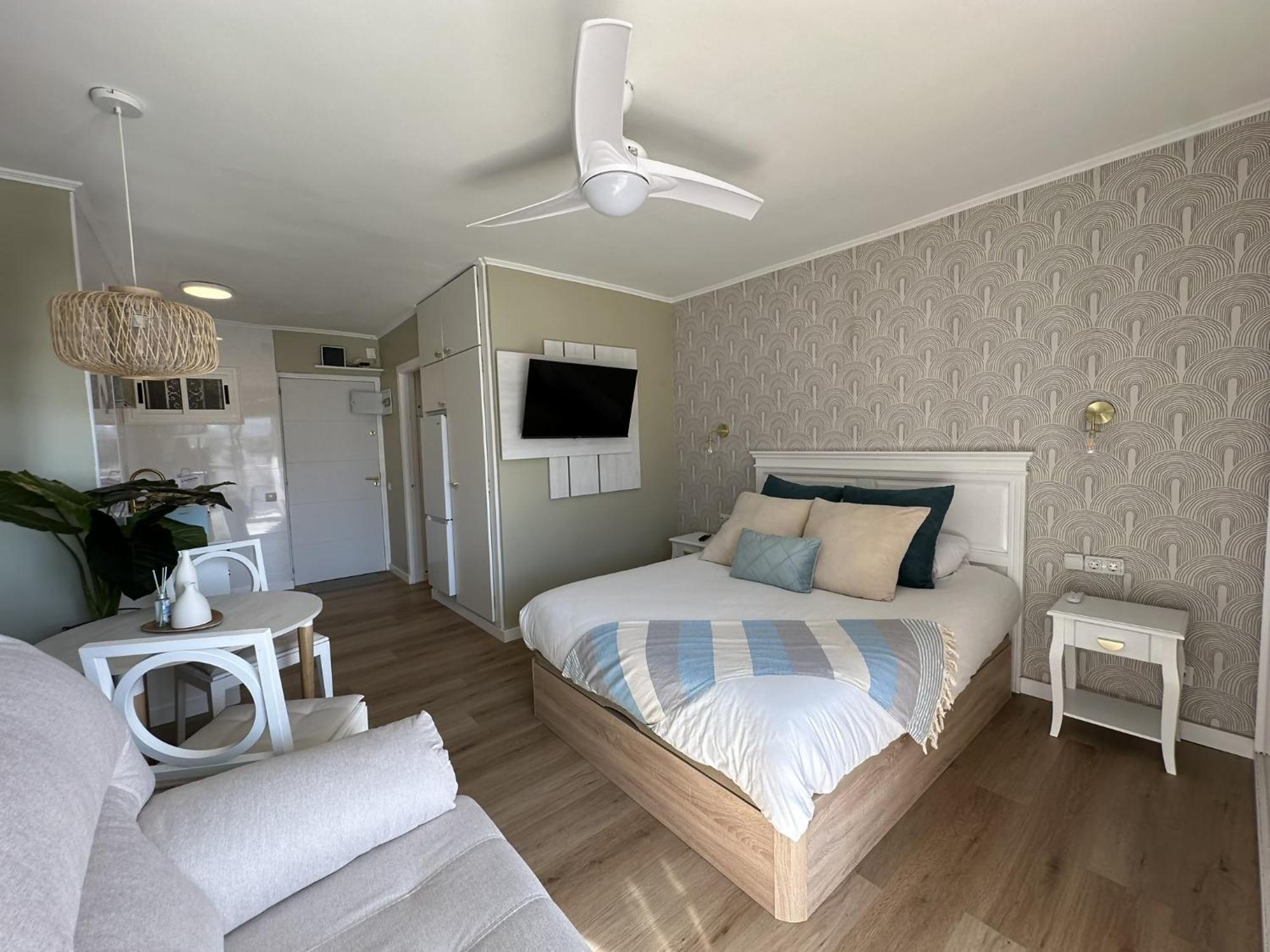 Estudio Agata Con Piscina A 800M De La Playa Benalmádena Eksteriør billede