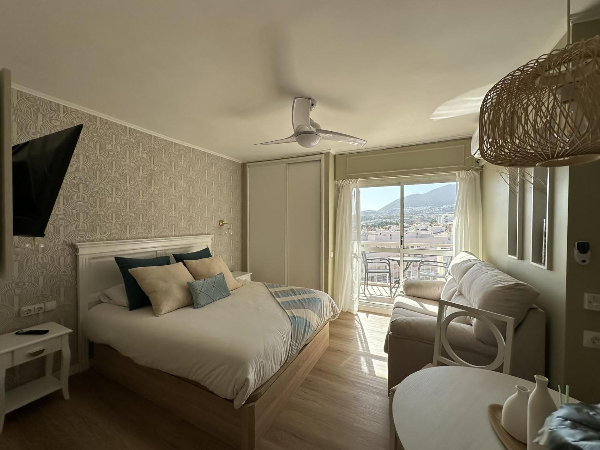 Estudio Agata Con Piscina A 800M De La Playa Benalmádena Eksteriør billede
